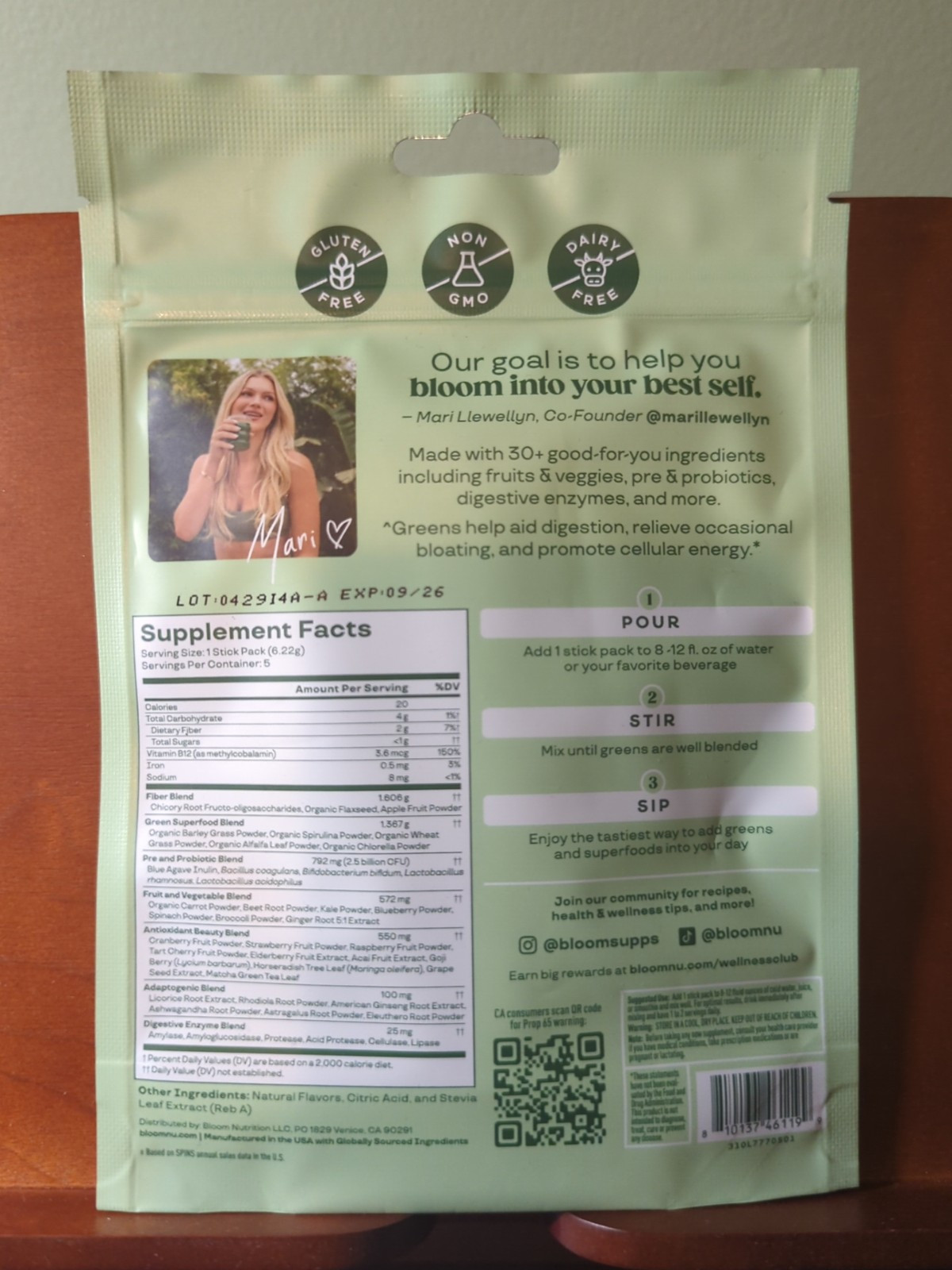 BLOOM Nutrition Greens & Superfoods Powder – Spiced Cranberry Exp09/26
