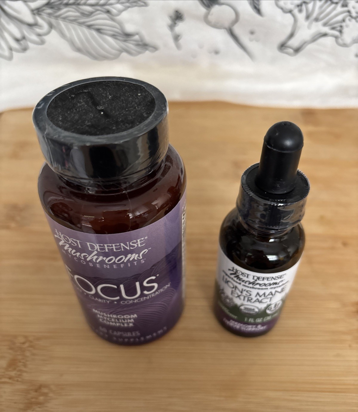 HOST DEFENSE FOCUS 60 CAPS EXP 01/27 + LION’S MANE EXTRACT 1 FLOZ EXP 06/28