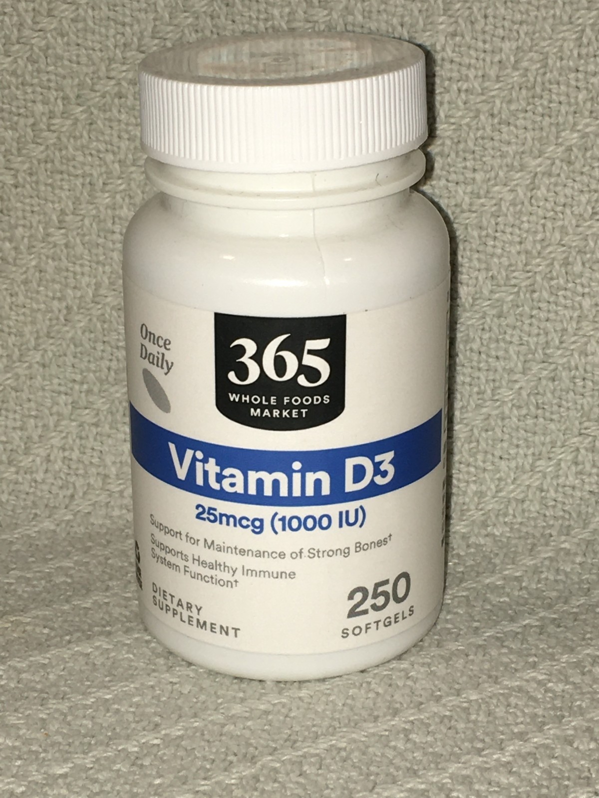 365 by Whole Foods Market Vitamin D3 25mcg (1000 IU) 250 Softgel Expires 01/2028